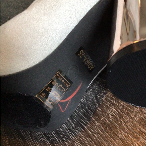 Cape Robbin Faux Gray Suede and Gold Star Bootie. Size 6.5 - Picture 6 of 9